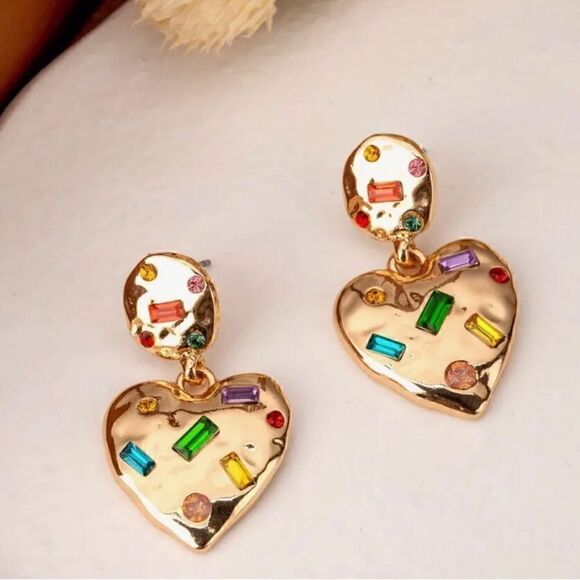 ♥️ Betsey Johnson sparkling crystal embellished heart dangle earrings ♥️ - Picture 7 of 7